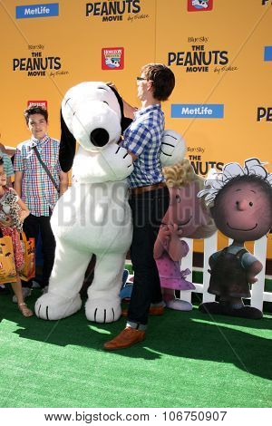 LOS ANGELES - NOV 1:  Christopher Gorham, family, friend at the 