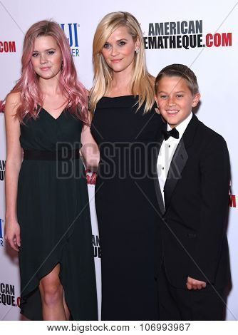 LOS ANGELES - OCT 30:  Reese Witherspoon, Ava Phillippe and Deacon Phillippe arrives to the American Cinematheque honors Reese Witherspoon  on October 30, 2015 in Hollywood, CA.                