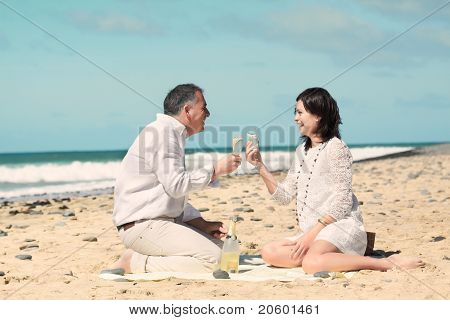 Pezsgő a strandon