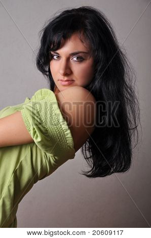 Chica en verde