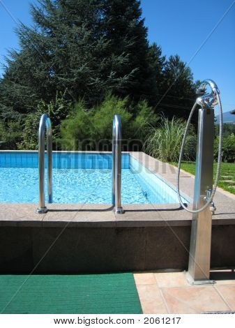 Pool og bruser