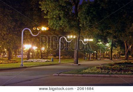 Вечером парк