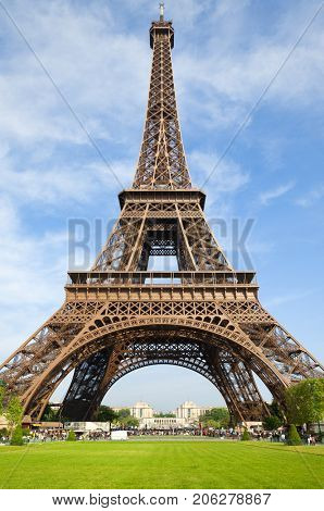 A Triumph of Genius, Paris city of lovers