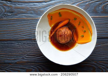 Dumpling of old cowtail with creamy carrot and its juice