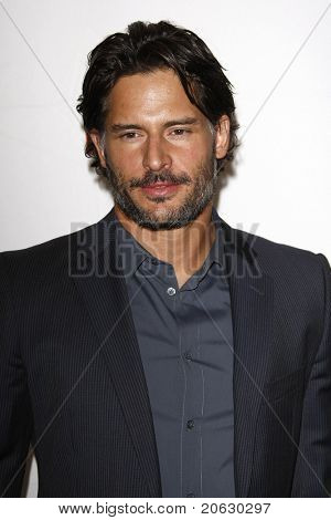 LOS ANGELES - 5 marzo: Joe Manganiello arriva al Paleyfest 2011 presenta 'True Blood' tenuto a 