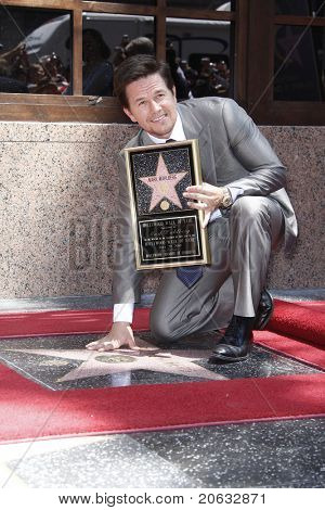 LOS ANGELES - heinäkuu 29: Mark Wahlberg seremoniassa, jossa hän saa tähden Hollywoodin Walk of