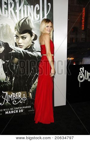 ลอสแองเจลิส - 23 มี.ค.: Malin Akerman ที่โลกรอบปฐมทัศน์ของหางบ่วงหมัดที่ Grauman ของมาถึง