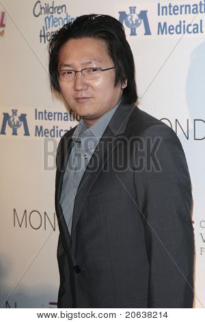 LOS ANGELES - FEB 18: Masi Oka, die Ankunft der Kinder reparierend Herzen Gala statt in den Haus Bl