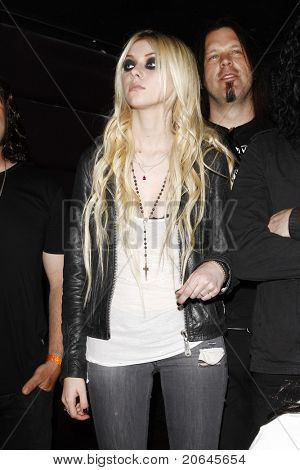LOS ANGELES - április 9: Taylor Momsen a Vans Warped Tour 2010 sajtótájékoztató és Kick Off Party