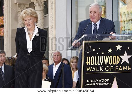 LOS ANGELES - 6. května: Jane Morgan, Jerry Weintraub na ceremoniálu, kde je poctěn s Jane Morgan 