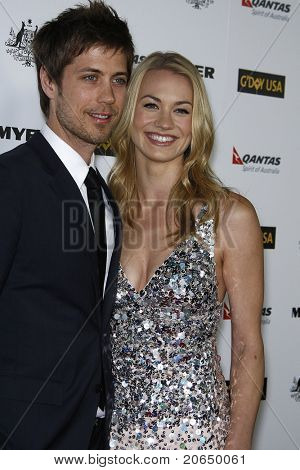LOS ANGELES - JAN 22: Yvonne Strahovski al g ' 2011 Day USA Australia settimana LA Black Tie Gala a th