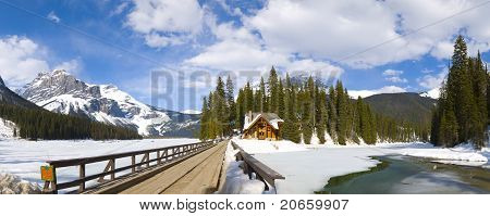 Panorama di lago Smeraldo, Montagne Rocciose canadesi