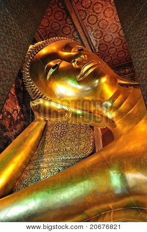 Wat Pho altın yatan Buda