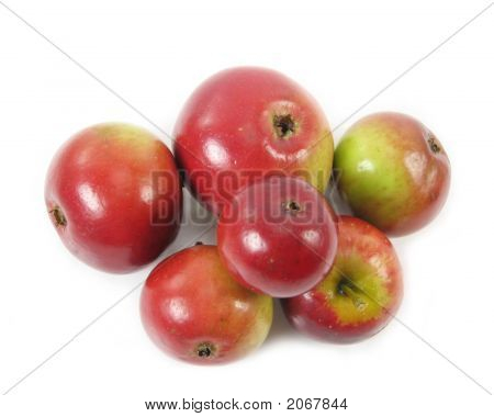 Manzanas rojas sobre fondo blanco