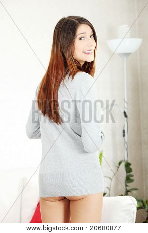 손 세척 접시 노란 빛에