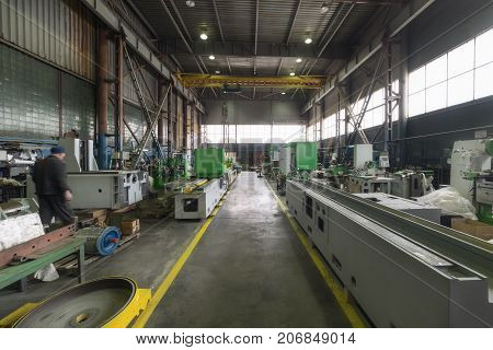 A long shop of a factory for the production of metalworking machines.