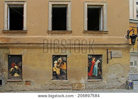 Pictures In Windows Portals Of Building