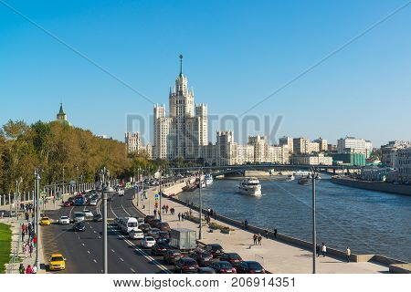 Moscow, Russia - September 23. 2017. Traffic on Moskvoretskaya embankment of Moskva River