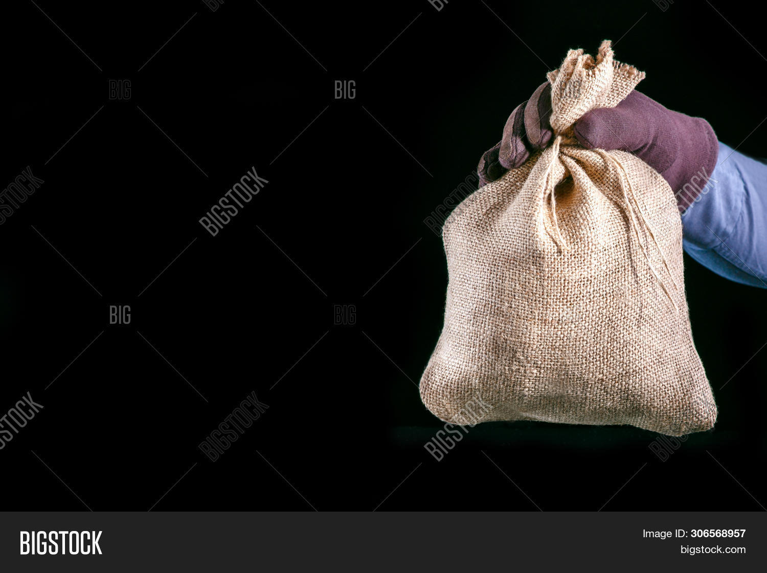 Мешочек водонепроницаемый для бассейна 7 л nabaiji. Мешки с песком против наводнения. Мешок на черном фоне. Мокрый мешок. Чехол для мокрой одежды.