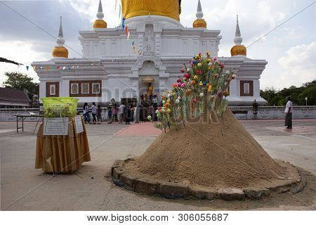 Thai People Travel Visited And Respect Praying Phra That Nadoon Chedi Or Wat Na Dun Pagoda At Mahasa