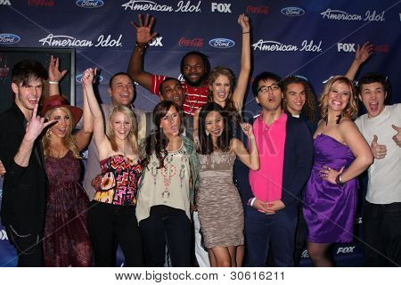 LOS ANGELES - MAR 1: American Idol sezon 11 finalist American Idol sezon 11 13 Top partide bir