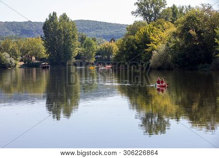 Beynac Et Cazenac, Dordogne, France - September 4, 2018: Canoeing And Tourist Boat, In French Called