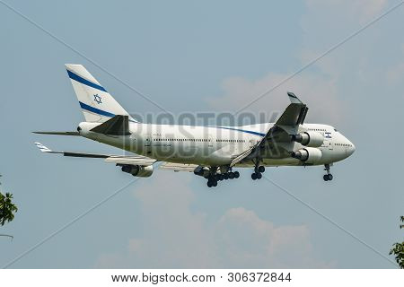 Airplane Landing At Bangkok Airport (bkk)