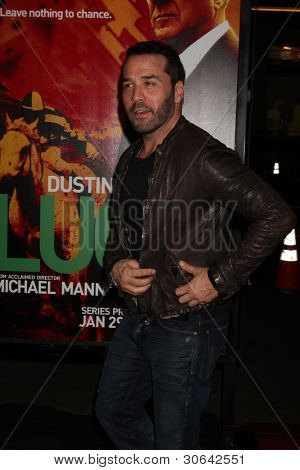 LOS ANGELES - JAN 25: Jeremy Piven dorazí na 