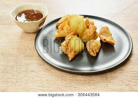 Fried Crispy Chinese Dumpling Paste Wrapped Egg Quail Dipping Sweet And Spicy Sauce
