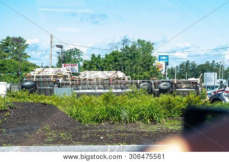 Trailer Overturns On Hudson, Massachusetts (ma), Usa Rotary 06-04-2019