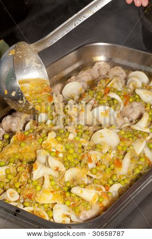 Seppie con piselli e carne