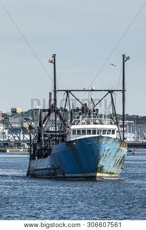 New Bedford, Massachusetts, Usa - June 15, 2019: Clammer E.s.s. Pride Heading Out To Fish