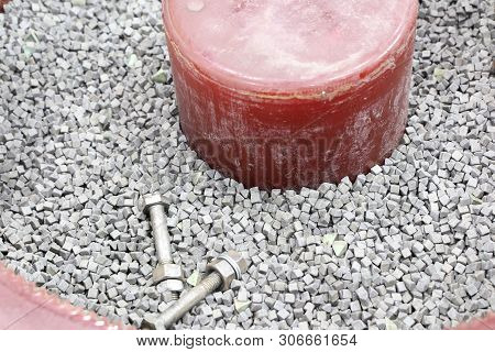 The Barrel Finishing  Machine :abrasive Media, Work Pieces, Compound And Water Are Loaded Into Barre