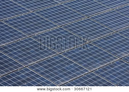 Detail textury fotobuňky solární panel (modrá a ekologie energie)