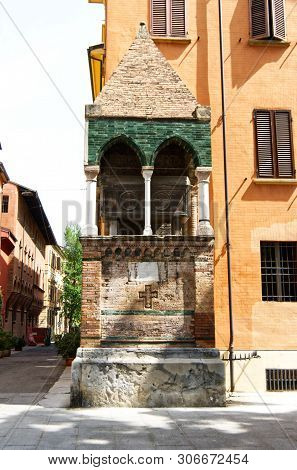 Medieval Ark Of Glossatory (tombe Dei Glossatori), Great Masters Of Law, Near Basilica Of San France