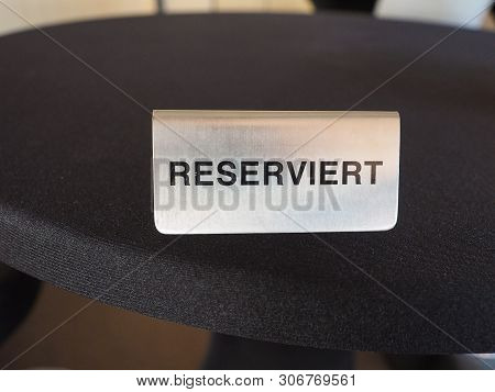 Reserviert (reserved) Table Sign