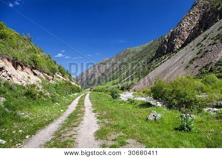 Berglandschaft. Issik-Ata Schlucht, Kirgisistan