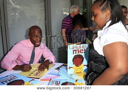 LOS ANGELES - MAR 4: Taye Diggs arriva ad 14th Annual sognatori Brun avere un sogno della Fondazione