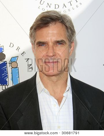 LOS ANGELES - 4 mar: Henry Czerny มาถึงที่มี A ความฝันพื้นฐานของ 14 ปีไอเดีย Br