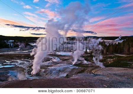 Norris Geyser Basin dopo il tramonto