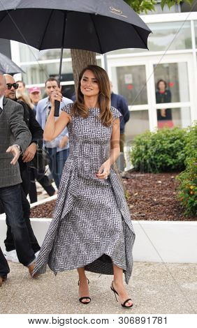 CANNES, FRANCE - MAY 18, 2019: Penelope Cruz attends the photocall for 