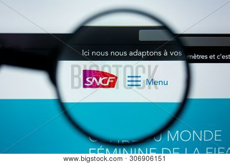 Los Angeles, California, Usa - 12 June 2019: Illustrative Editorial Of Sncf Website Homepage. Sncf L