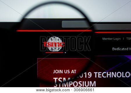 Los Angeles, California, Usa - 12 June 2019: Illustrative Editorial Of Tsmc Website Homepage. Tsmc L