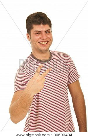 笑显示胜利的男人