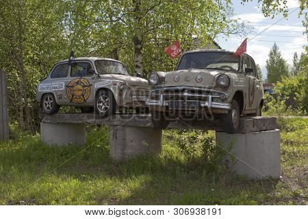 Velsk, Arkhangelsk Region, Russia - May 27, 2019: Old Cars Zaporozhets And Moskvich On An Improvised