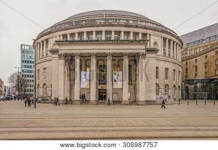 Picadilly, Manchester, Uk - January 19, 2019: Central Library Iconic Round Building With People Walk