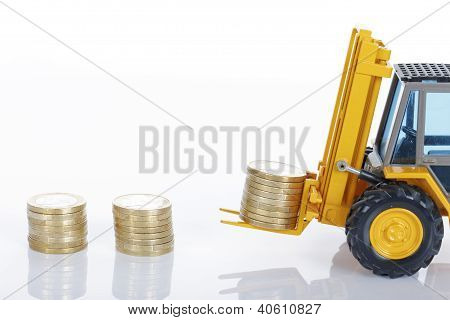 Pièces en euro argent et chariot élévateur