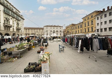 Udine, Italy. February 2 2021.  The Open-air Market In Piazza 20 Settembre In The Historic Center Of