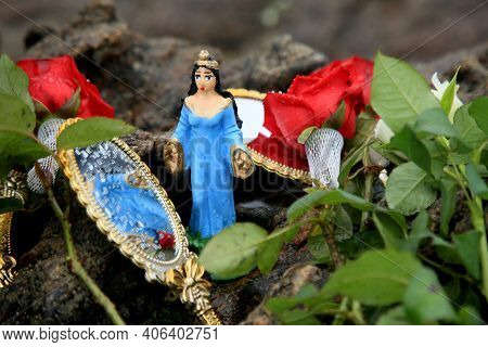 Salvador, Bahia, Brazil - February 2, 2021: Orisha Yemanja Image Is Seen Next To Roses And Mirror Le
