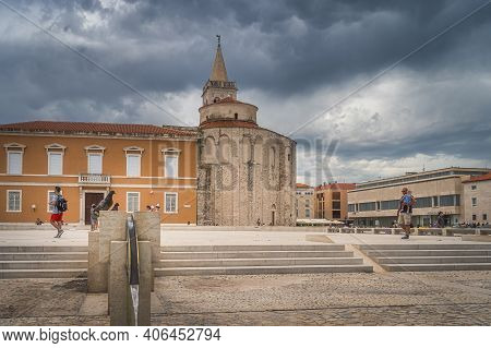 Zadar, Croatia, July 2019 Tourists Sightseeing A St. Donata, Circular Church In Early Romanesque Arc